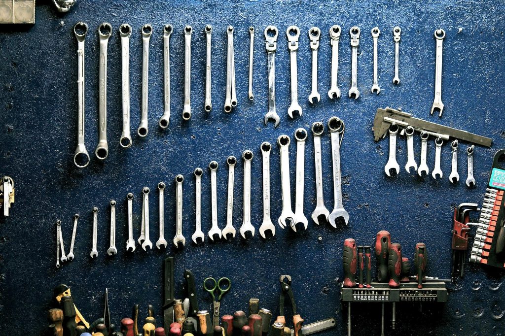 keys-workshop-mechanic-tools-162553-162553 Neatly arranged wrenches and tools on a workshop wall, ideal for mechanics.